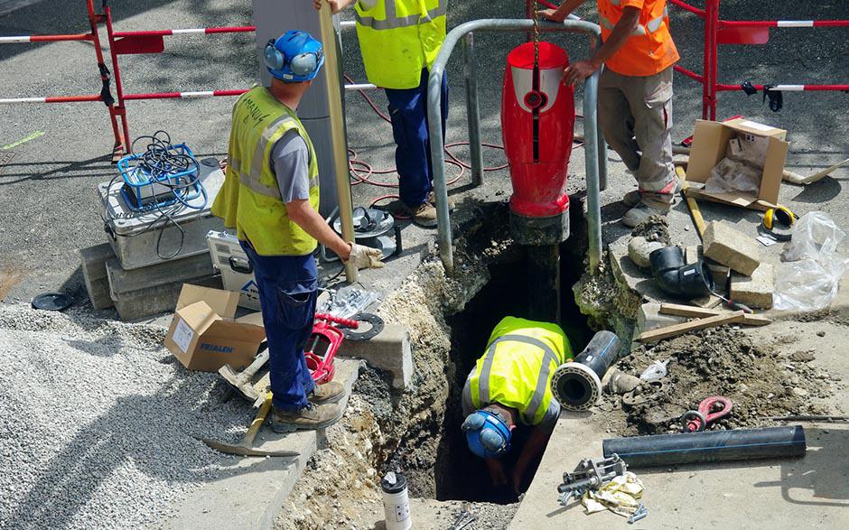 comment déboucher des toilettes avec une bouteille Paris